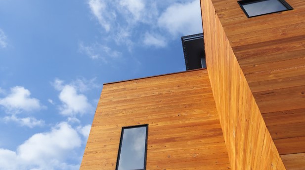 Träbyggnader ska undvika fuktrelaterade skador genom bra projektering.