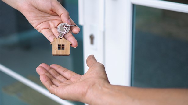 35766727-home-buyers-are-taking-home-keys-from-sellers-sell-your